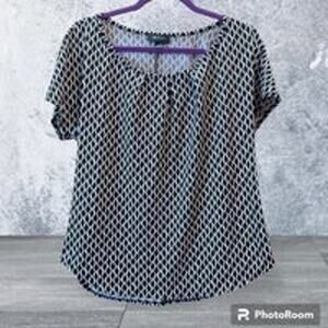 AB Studio Black Whiye Print Polyester Light Top Size Medium :)